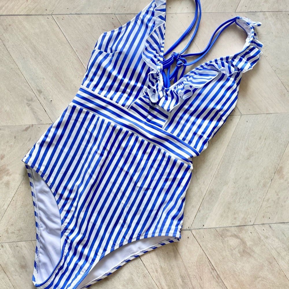 NEW! Cupshe one piece swimsuit, size small